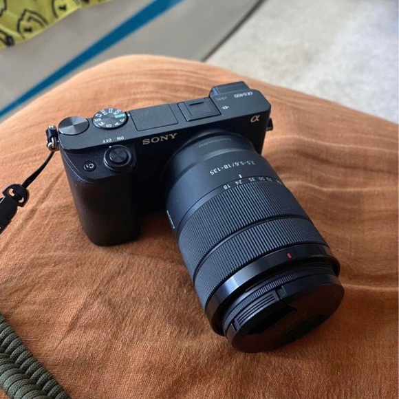 Sony 6400 - Picture 1 of 9